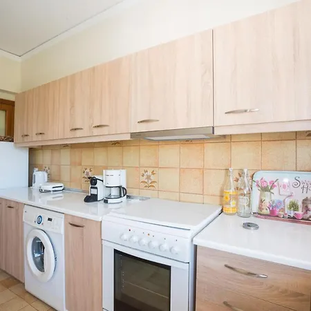 Anthippi Apartamento *